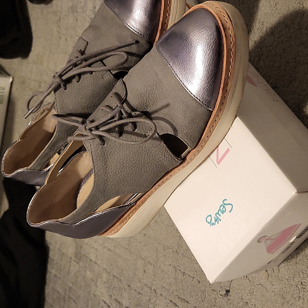 Excellent pre-owned lace shoes , leather